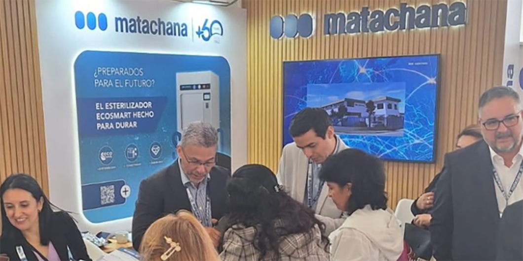 Equipo de Matachana en el congreso Panamericano en Sudamérica con equipos de esterilización